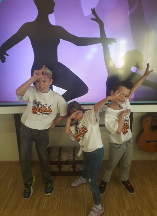 Dancing school3